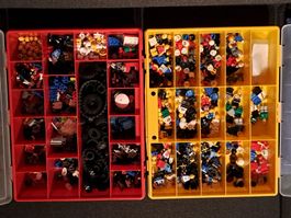 2 Boxen mit Lego Teilen  Versand möglich 