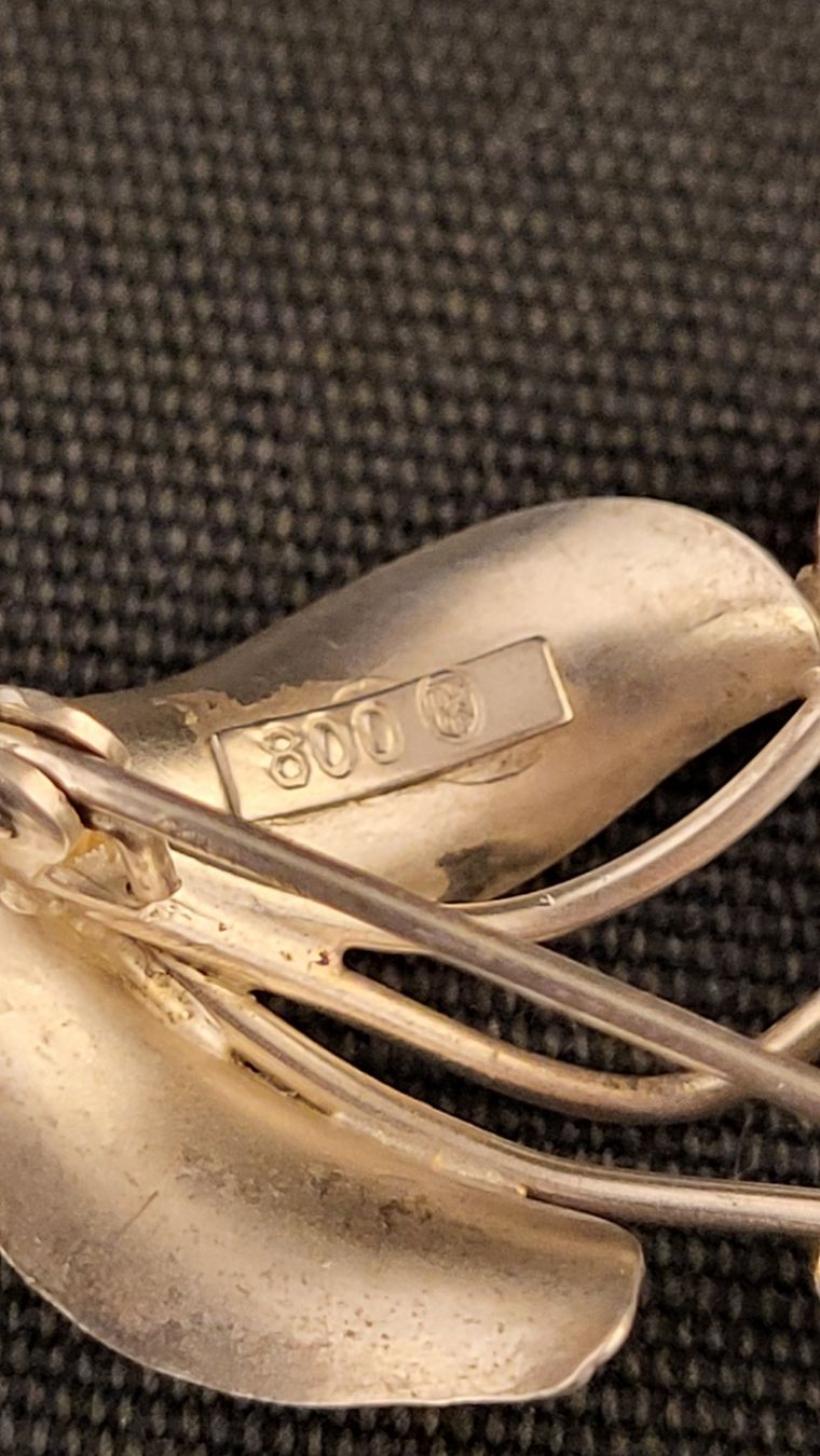 Broches & Aiguilles: Vintage Silber-Brosche mit Korallen – D'occasion à Basel par spinne02 4