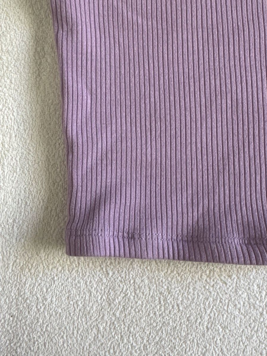 Top: Lilac Ribbed Cropped Tank Top Summer Essential - Size Small – Usato da Zürich venduto da olalinda 4