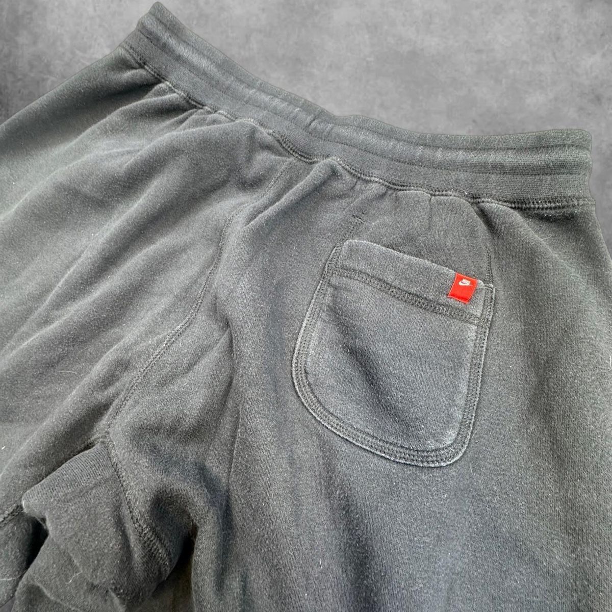 Nike Pantaloni: Nike sweatpants dark grey – Usato da Erlinsbach SO venduto da TogaResell 3