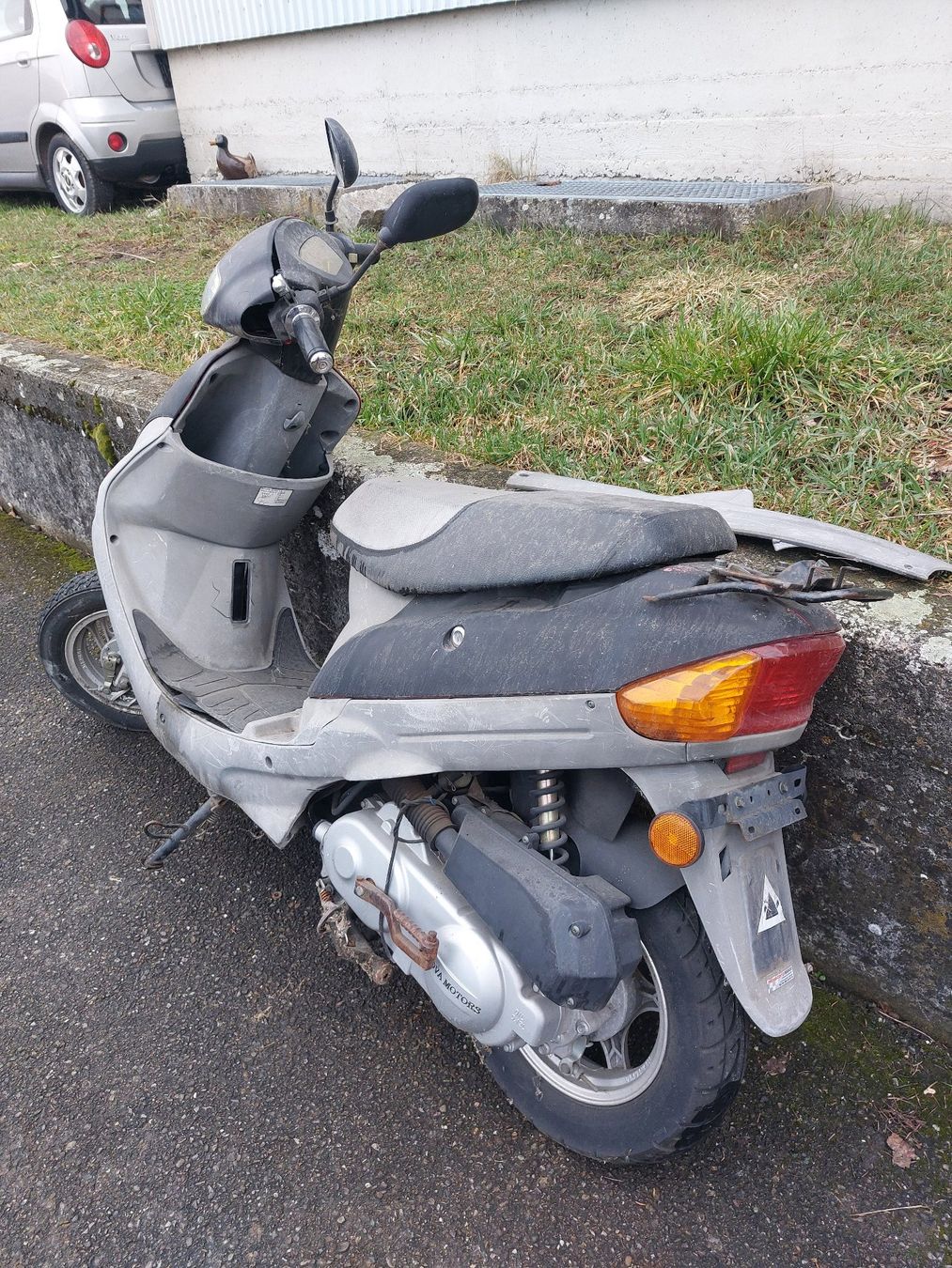 Generic / Ksr Moto Scooter: Baotian RC BT49QT-9D Roller Scooter ab 1 Fr.- – Difettoso da Schleitheim venduto da ZieglerMotoRecycling 2