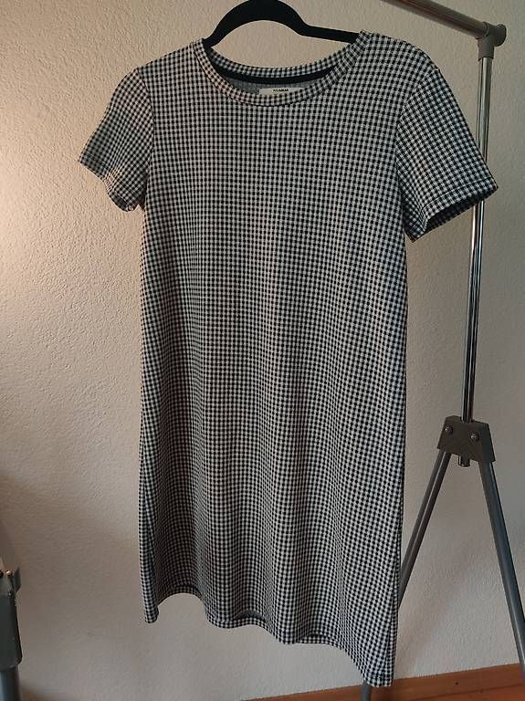 Vestiti: Robe pull and bear taille S/M – Usato da Fribourg venduto da cou_v62j