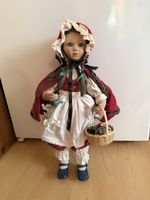 Rotkäppchen Puppe mit Blumen und Korb guter Zustand