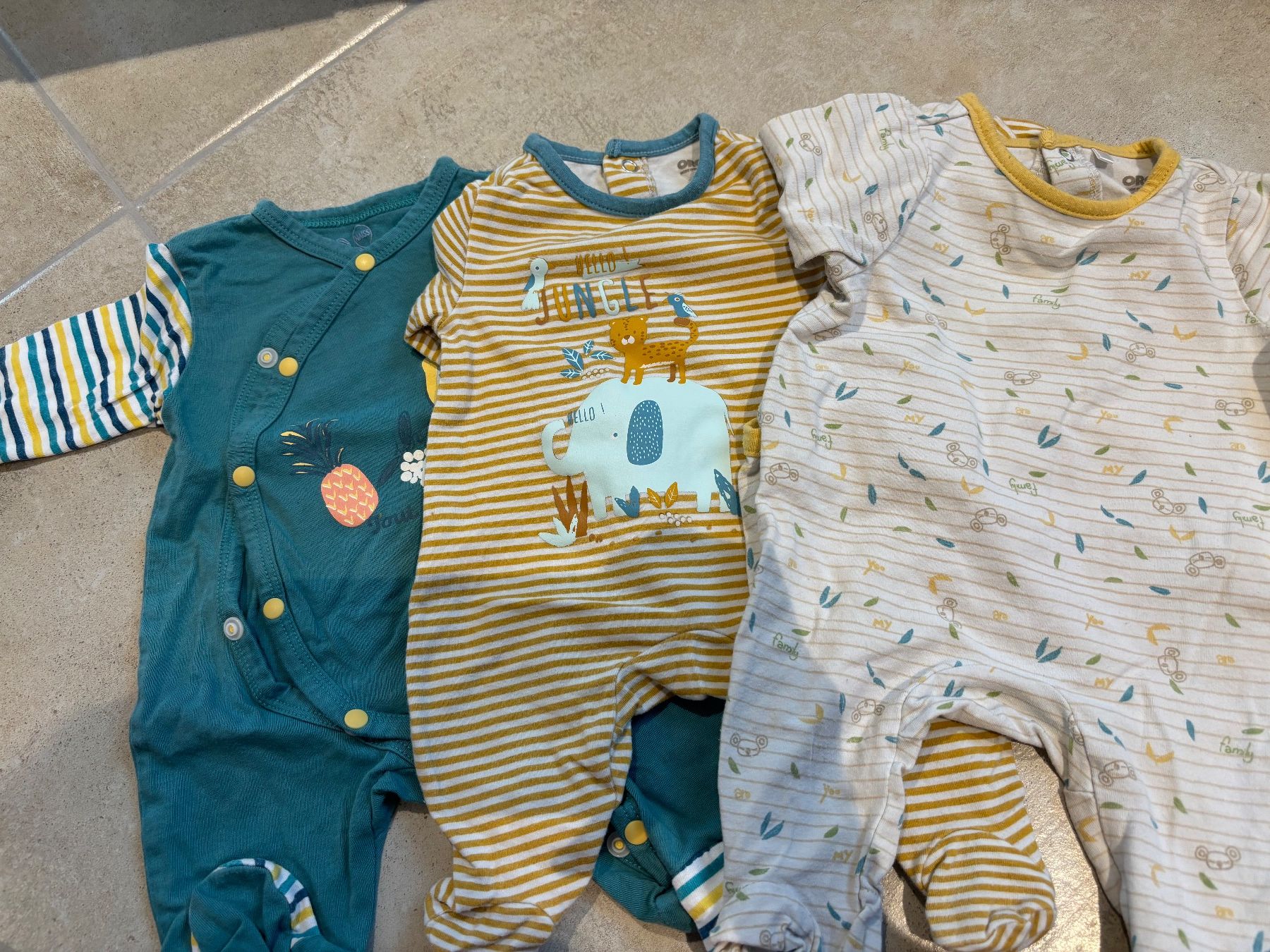 Pyjamas: Pyjama bébé – D'occasion à Bressaucourt par Lamu