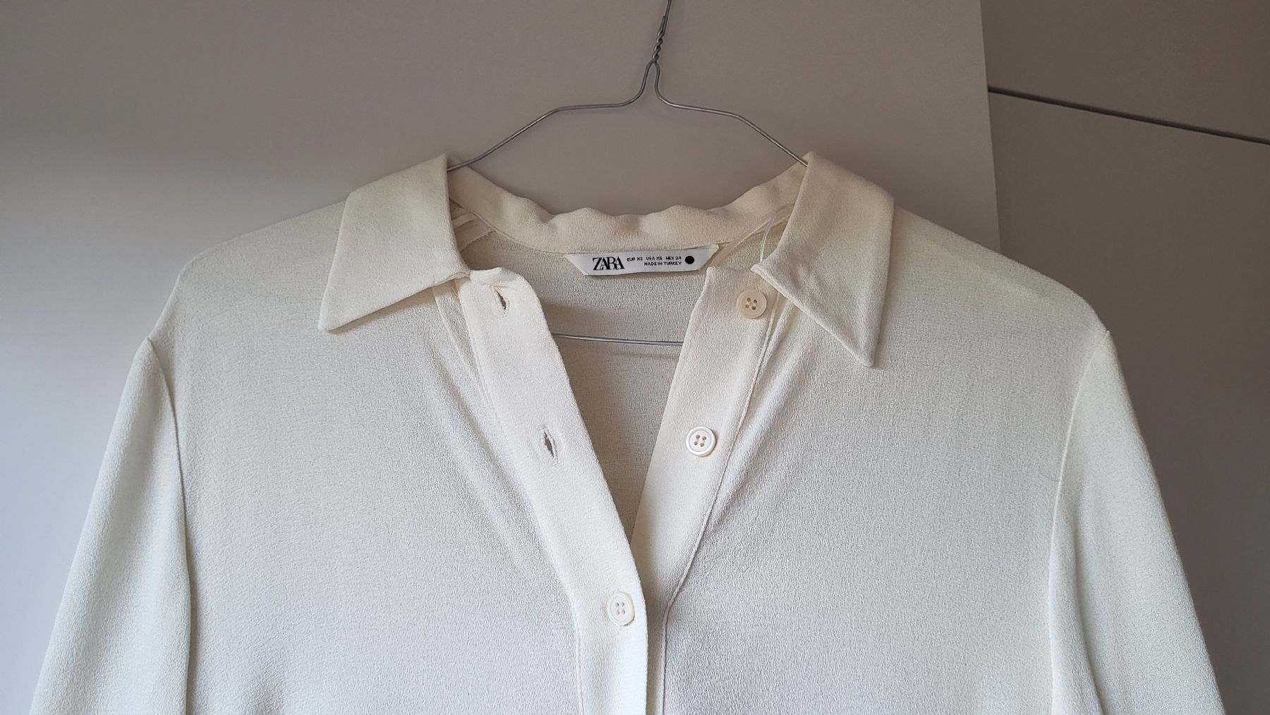 Zara Chemisiers: Zara Bluse Cremeweiss Gr. XS elegant & schick – D'occasion à Gutenswil par Spomi 1