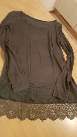 Pull léger taille XS marque Sisley dentelle sur le bas