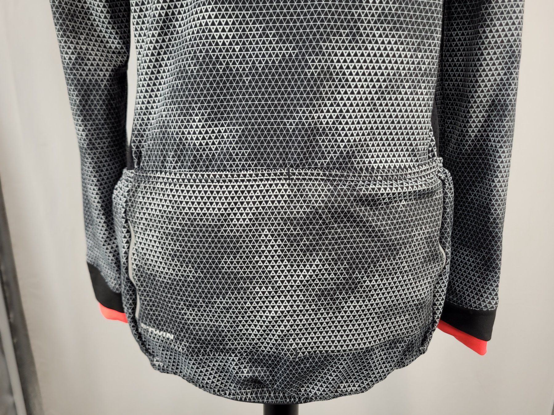 Decathlon Top: DECATHLON - HAUT RUNING M – Usato da Lausanne venduto da PlusValue_Lausanne 3