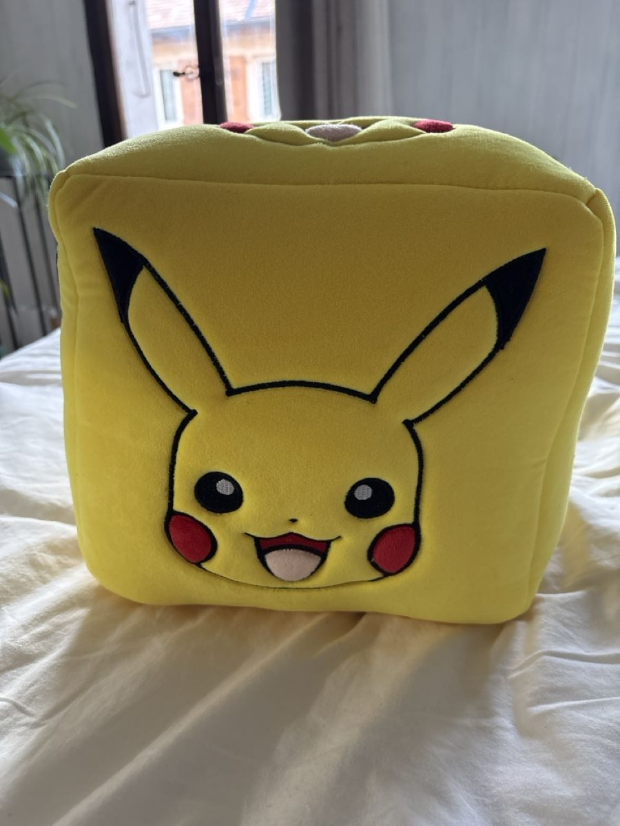 Kissen: Coussin cube Pokémon Pikachu – Neu (gemäss Beschreibung) aus Villeneuve VD von Edi_h