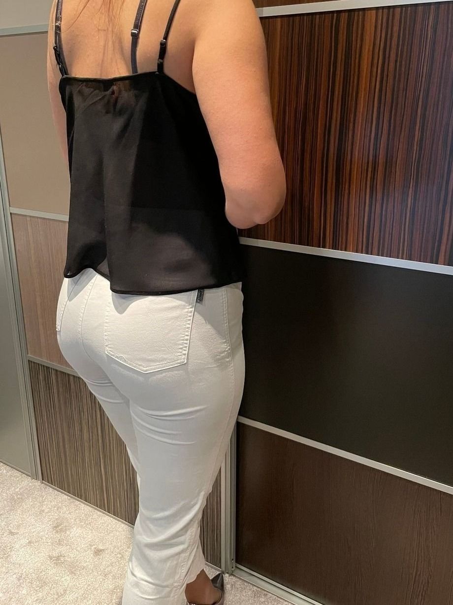 Pantaloni: wiese Capri Hose + schwarze Top Gr. S – Usato da Fribourg venduto da monca 1