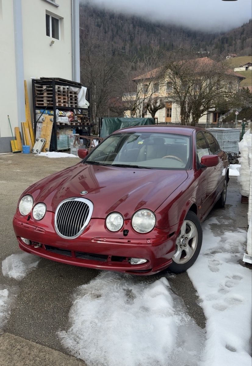 Jaguar Automobili: Jaguar S type 4.0 v8 – Usato da St-Sulpice NE venduto da Delvincuendet