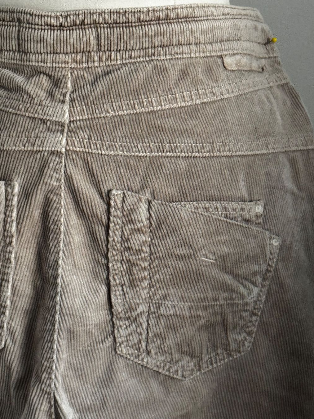Gang Pantaloni: Gang Jogger – Usato da Mörschwil venduto da Mirka019 4