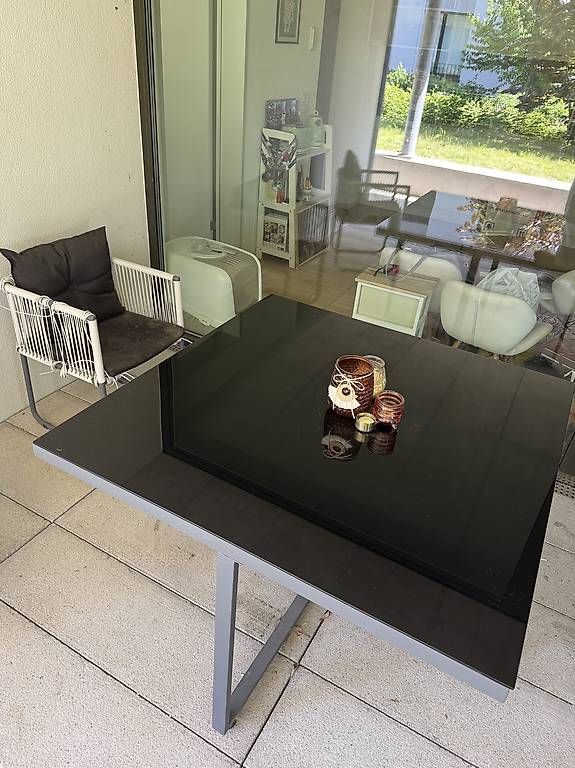 Tavoli: GRATIS Glass Top Black Outdoor Table – Usato da Jona venduto da amy_pjw 2