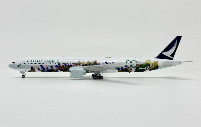 Lufthansa Kits de montage: B777-300 CATHAY PACIFIC – Neuf avec emballage d'origine à Morges par iljamuromez