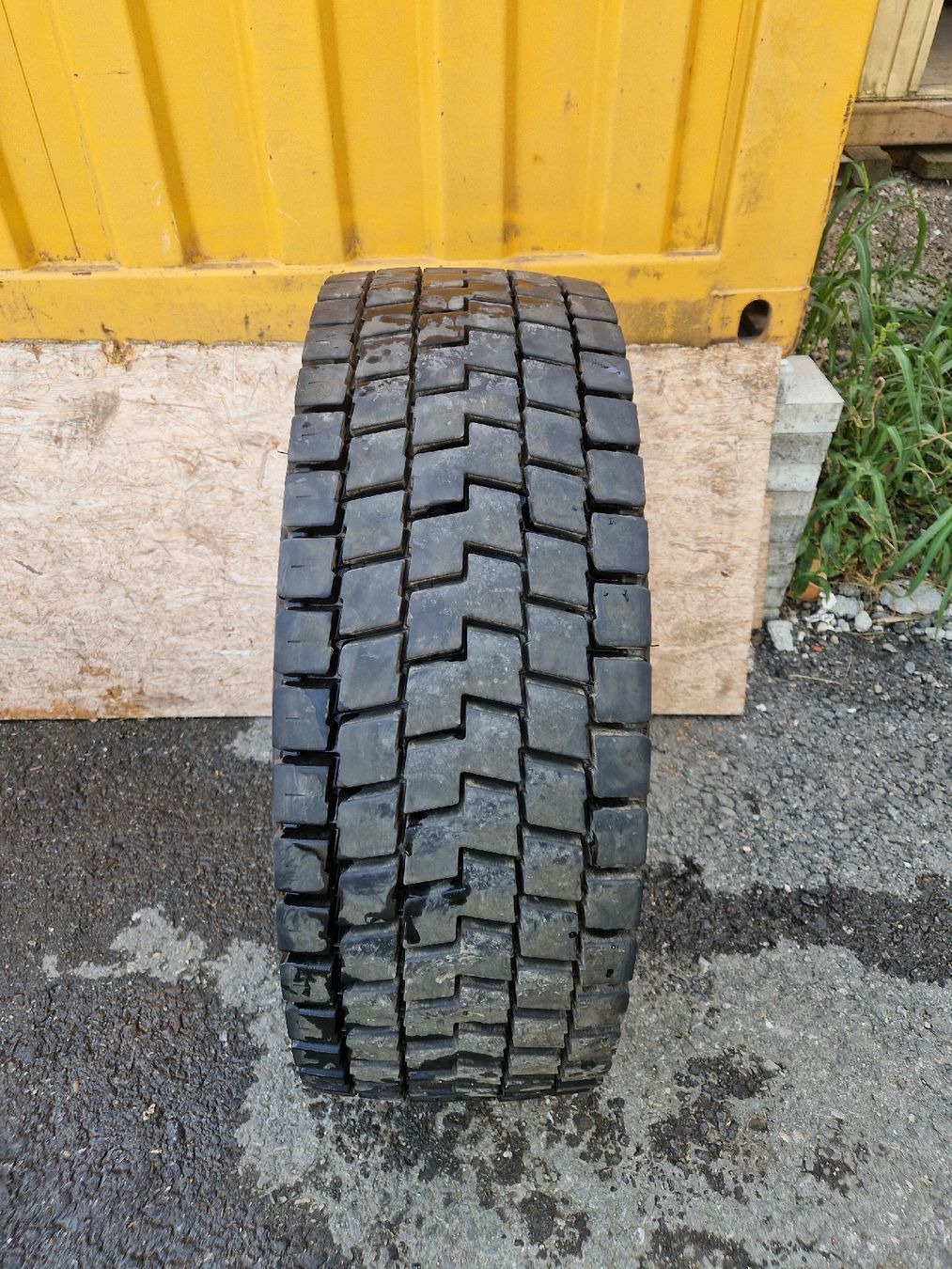Pneus & Roues: 4 LKW Reifen – D'occasion à Kerzers par tinuke 1
