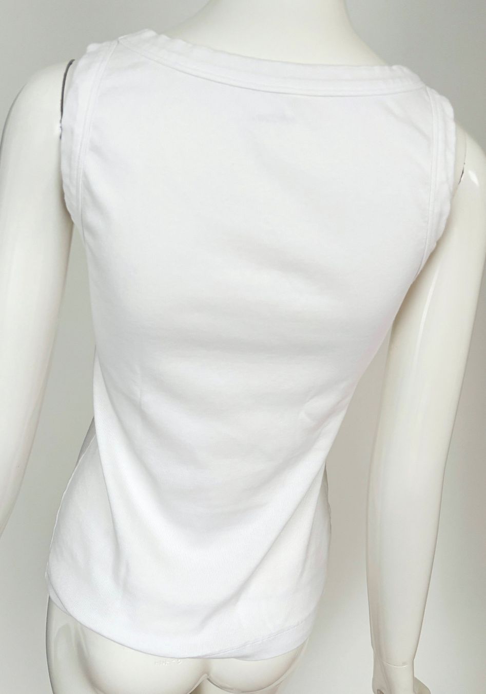 Marc Cain Tops: Marc Cain Ripp-Tanktop weiss - EU 36 – Gebraucht aus Bottmingen von Merkur_Basel 2