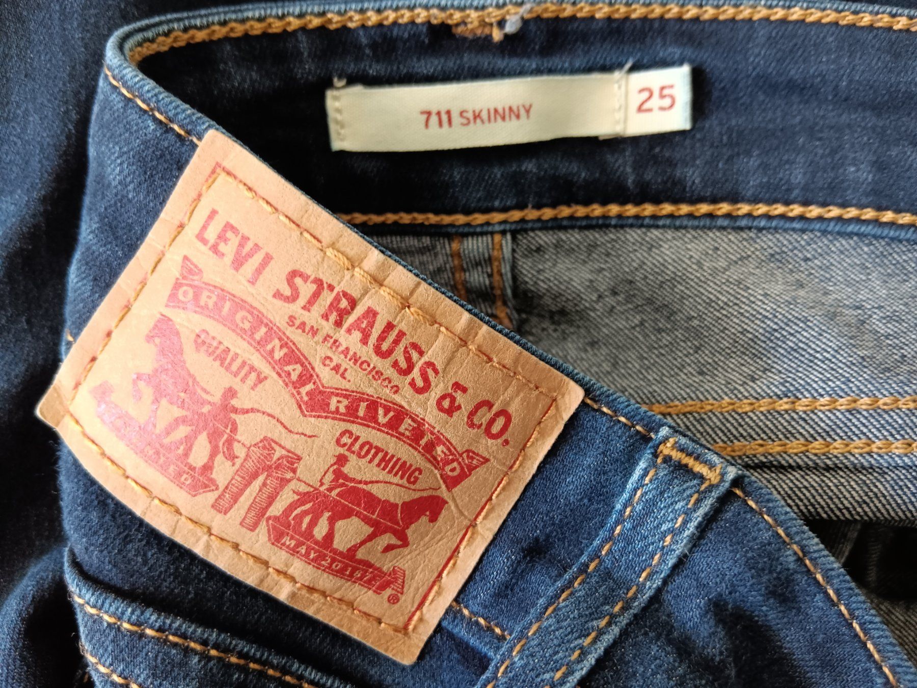 Levi's Jeans: LEVIS 711 Jeans SKINNY taille / Grosse 25 – Gebraucht aus Cossonay-ville von Super-Price-Quality 9