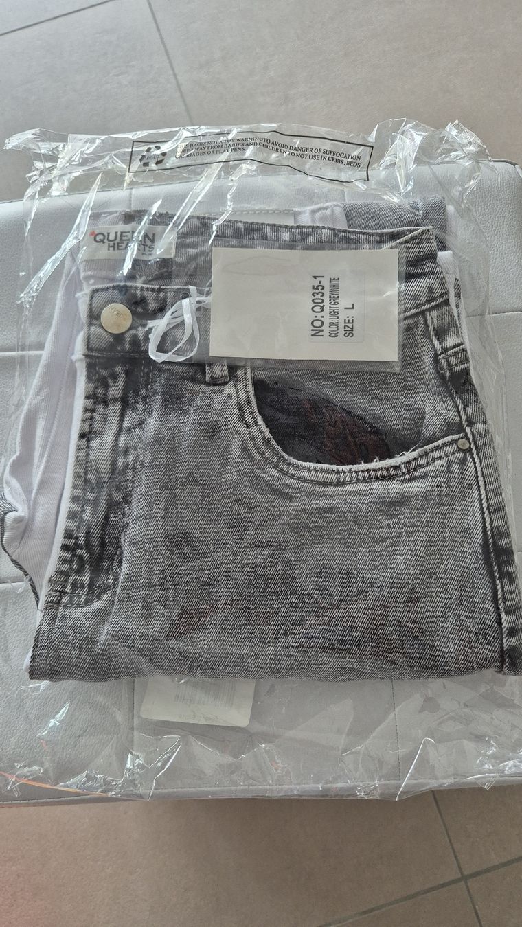 Jeans: Jeans Neuf – Nuovo e nell'imballaggio originale da Gland venduto da ozl_y9tq 1