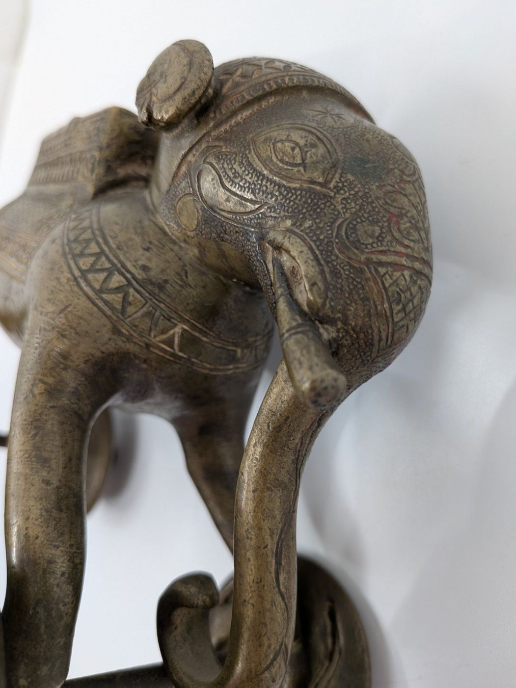 Sculture & Statue: Bronze oder Messing Elefant auf Rädern, Indien ? Nepal ? – Usato da Emmen venduto da Brockofsky 2