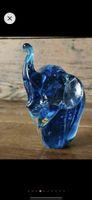 Schöner blauer Elefant mit farbspiel