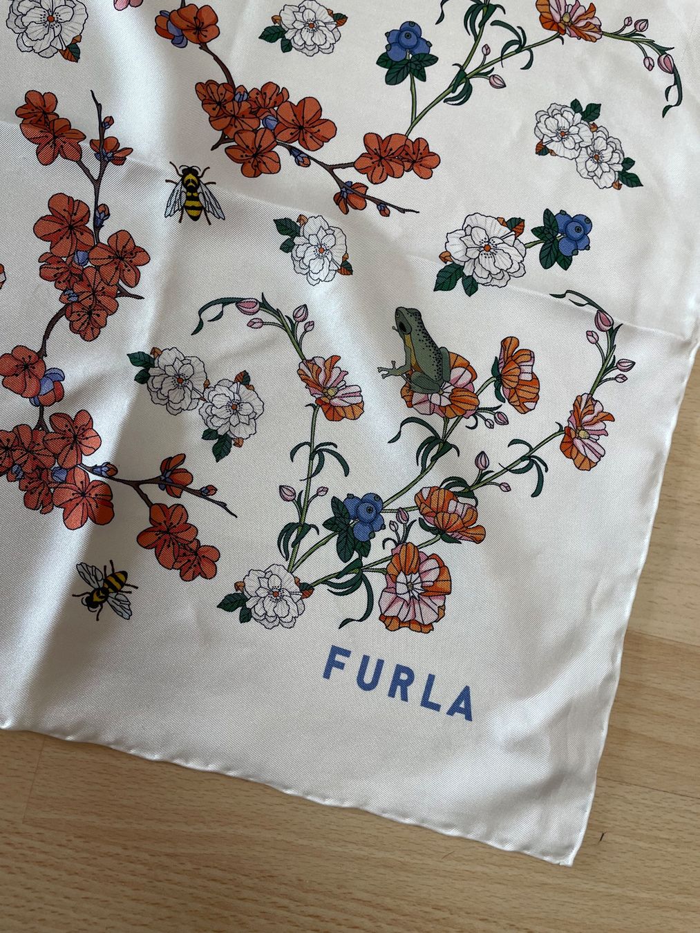 Furla Foulard & Sciarpe: Carree Furla Seide 90x90 – Usato da Gasel venduto da Federscharnier 1