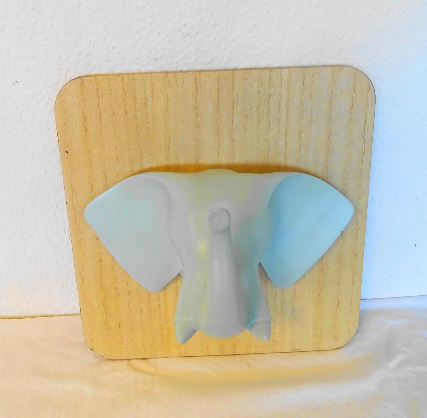 Toutes les décorations: 3D Wanddeko Elefantenkopf auf Holz oder als Garderobe – D'occasion à Zürich par Connie8 2