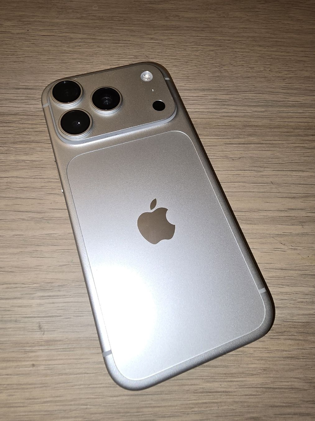 Apple Portables: Apple iPhone 18 Pro, Silver, with Multiple Phone Cases – Neuf (Voir description) à Horw par tmr_gd8w 4