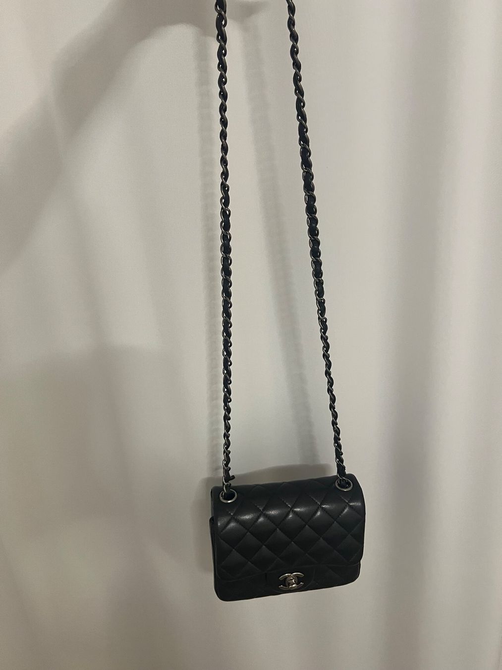 Chanel Sacs femmes: Chanel Classic Mini Sqaure Lambskin Schwarz silver Hardware – D'occasion à Embrach par whi_5g28 6