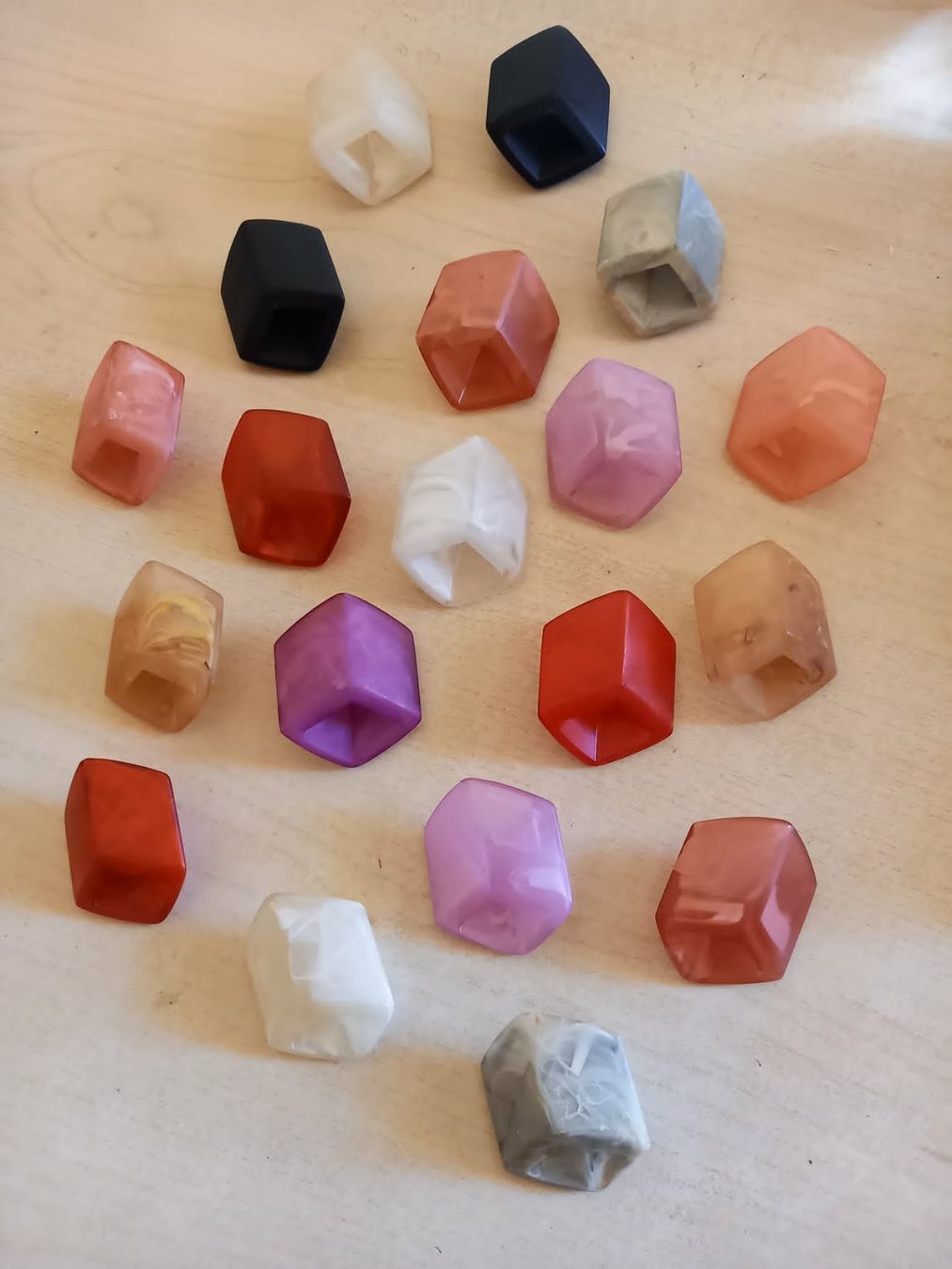 Bastelsets: 35 Stk Schmuckperlen div Materialien & Formen ca 3bis4 cm – Neu (gemäss Beschreibung) aus Möhlin von kur_jk78 4