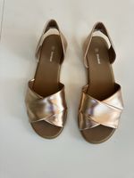 Glänzende Sommerschuhe