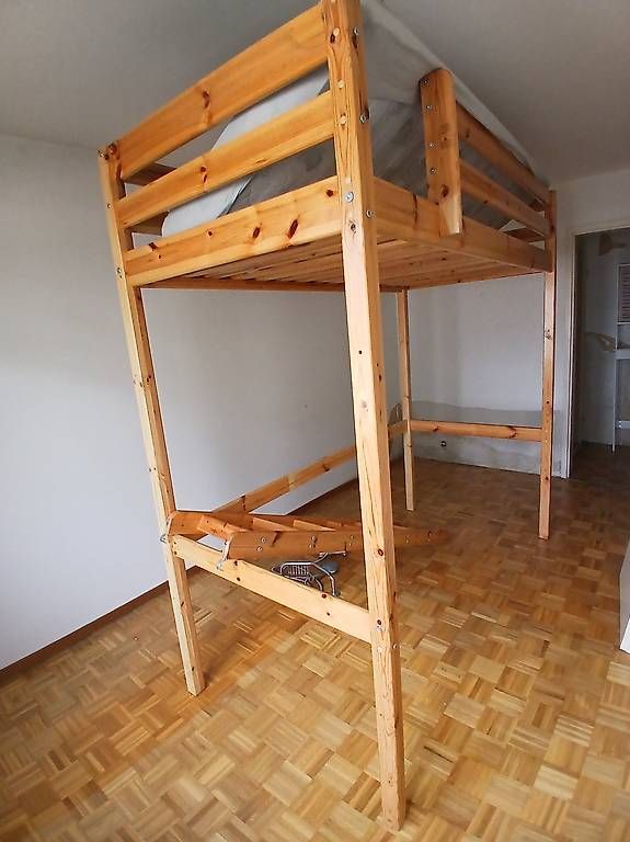 Ikea Letti: Mezzanine en pin massif – Usato da St-Prex venduto da Yannic1962 1