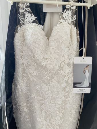 Neues Brautkleid von Pronovias, Modell Morocco, Grösse FR 38