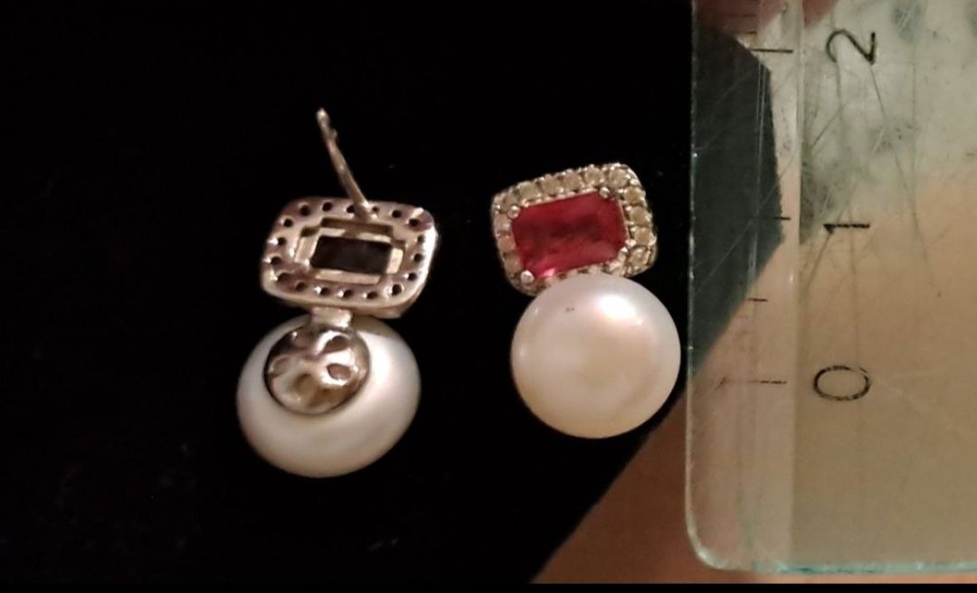 Ohrringe & -stecker: Boucles d'oreilles puce pour femmes – Gebraucht aus Bernex von Dariafr 1