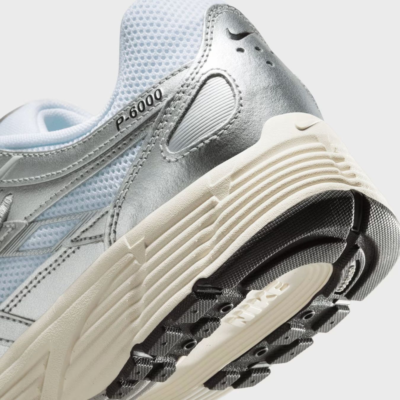 Nike Herrenschuhe: Nike P-6000 silber/weiss Grösse 43 – Neu (gemäss Beschreibung) aus Opfikon von Perlentaucher73 1