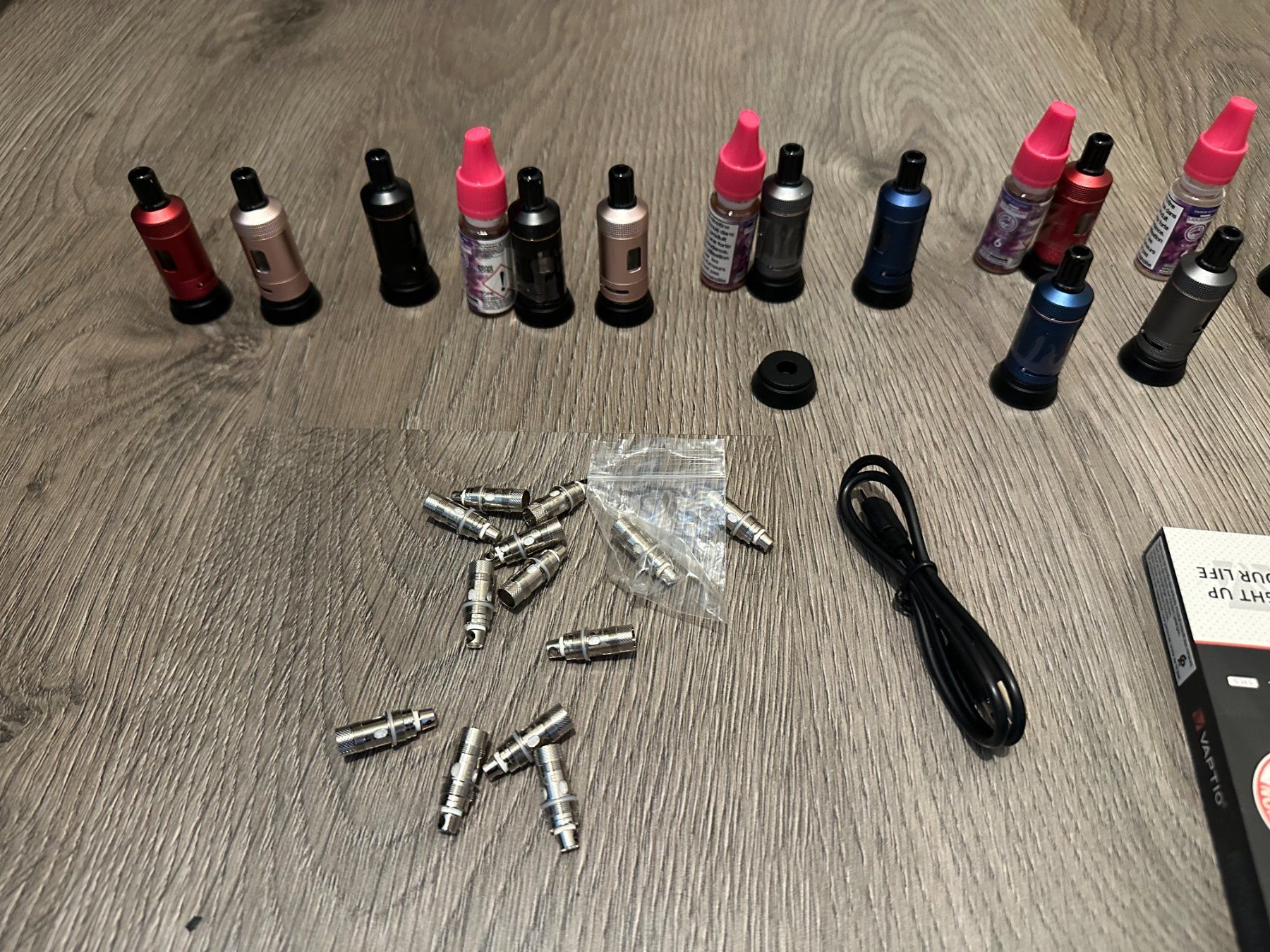 Tabacchi: Lot cigarette électronique+accessoires+liquides electronic – Usato da Genève venduto da inc_9vgv 1