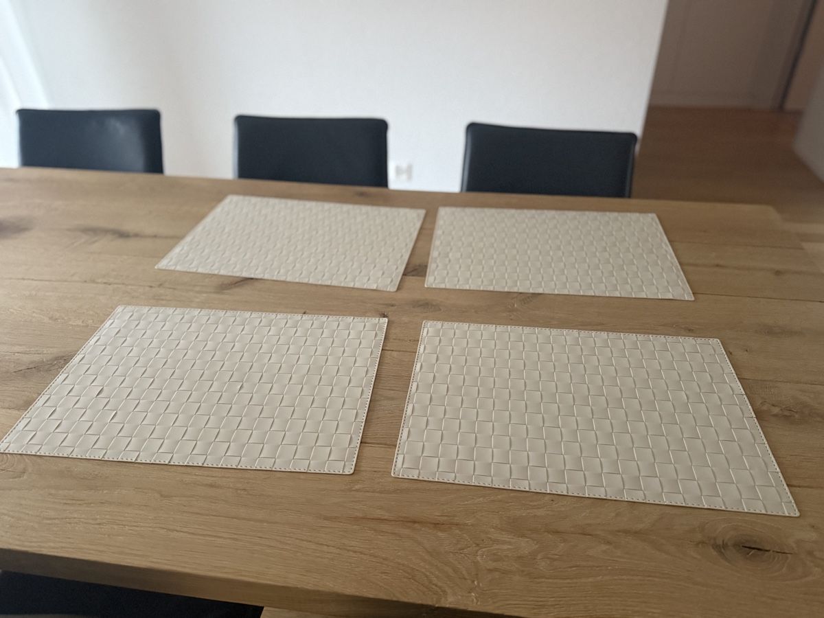 Set di tavolo e panche: 4 Tischsets beige, Flecht-Optik, neuwertig – Usato da Ebikon venduto da her_82yr 3