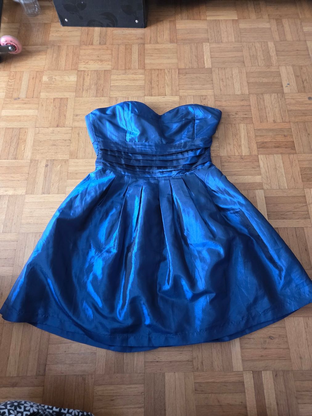 Vestiti: 3 Kleider Gr. 40 – Usato da Basel venduto da grandfamily 1