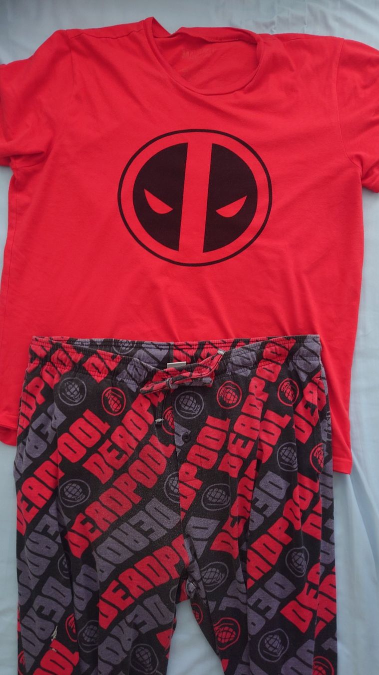 Pigiami: Pyjama Deadpool XL – Nuovo (secondo la descrizione) da Cugy VD venduto da Twinsen93