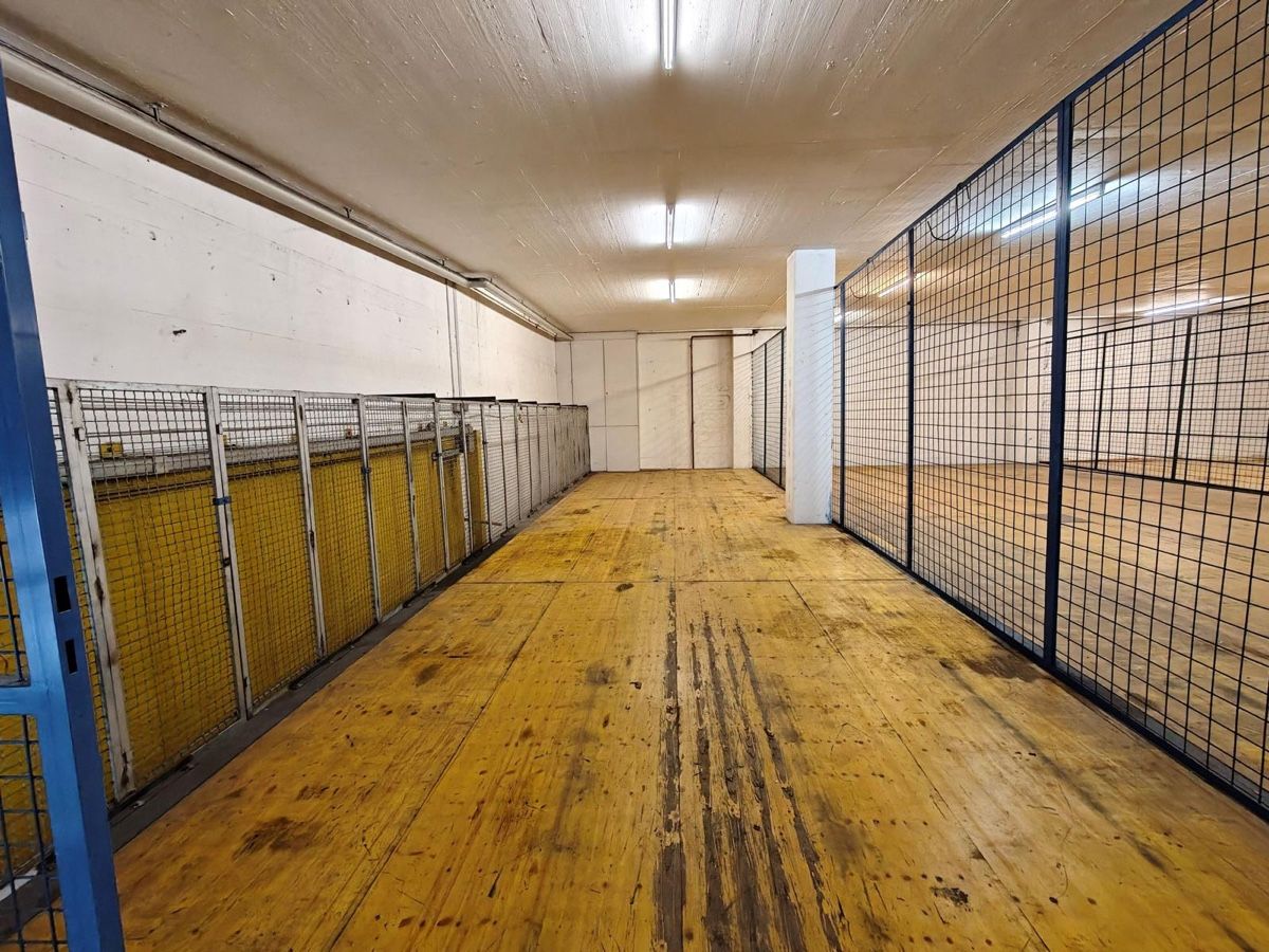 Altro in Decorazioni & Accessori: Stahlpodest inkl. Holzplatten – Usato da Urdorf venduto da RK14 4