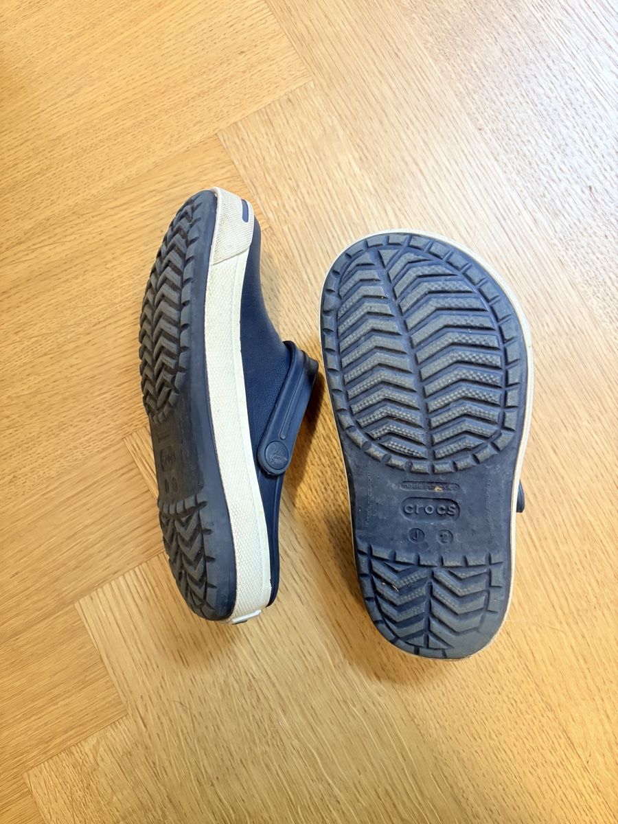 Crocs Scarpe per ragazzi: Crocs Kinderschuhe – Usato da Riehen venduto da Grayje4 1