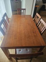 Table en bois massif avec 6 chaises bon état