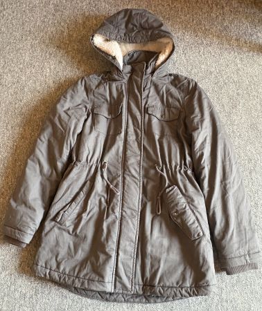 Parka mit Kapuze Grösse 36/38!