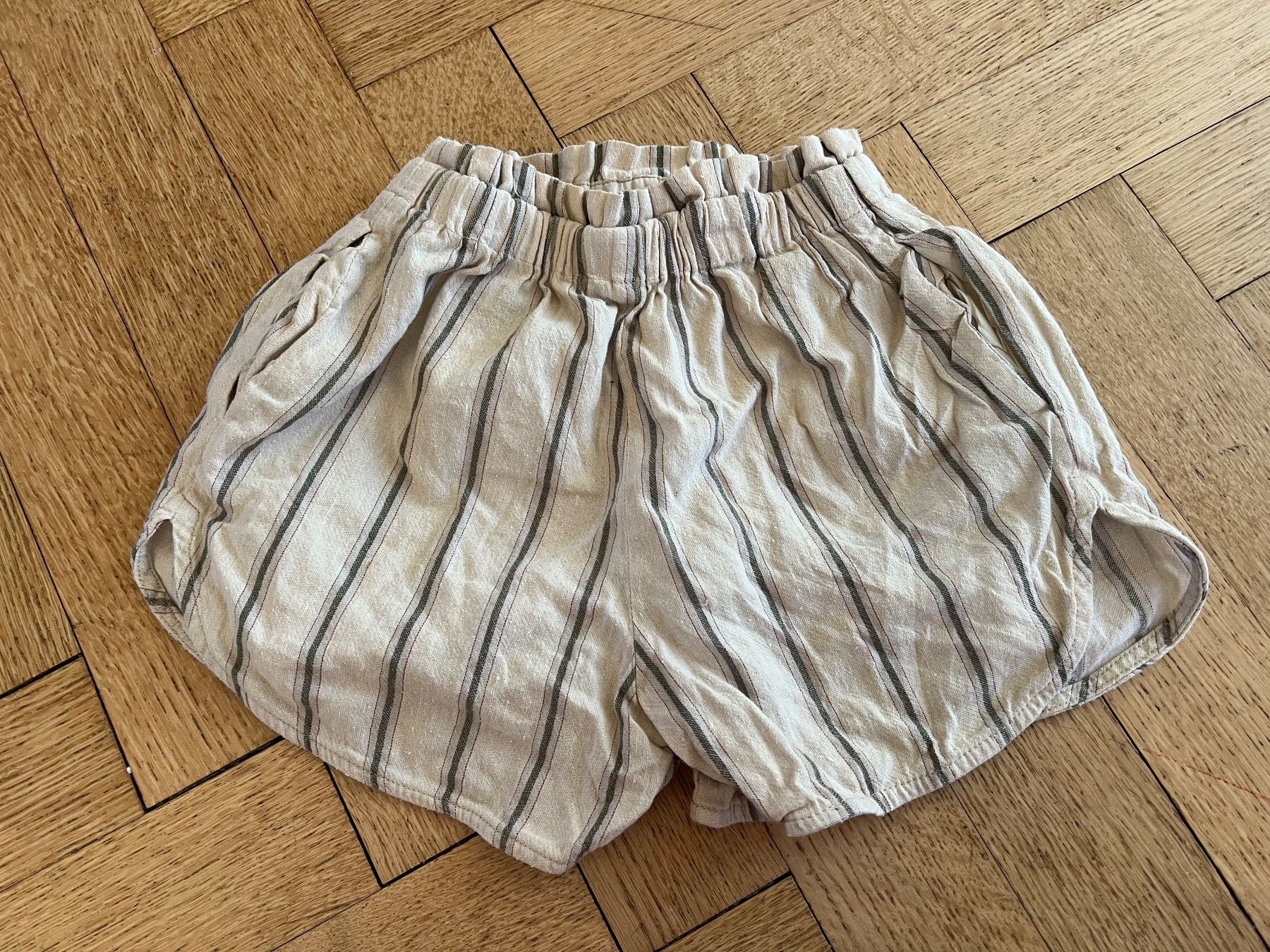 Zara Pantaloni: Shorts Leinen von Zara Grösse 134 – Usato da Beinwil am See venduto da brigittehug