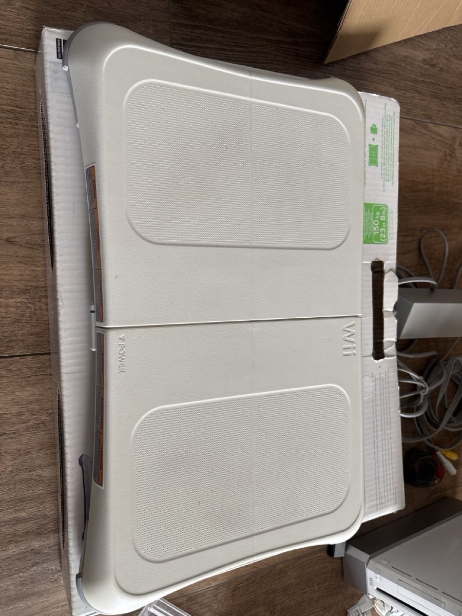 Nintendo Consoles: Grosses Nintendo Wii Fit Bundle – D'occasion à Wattwil par xxanitaxx_ 5