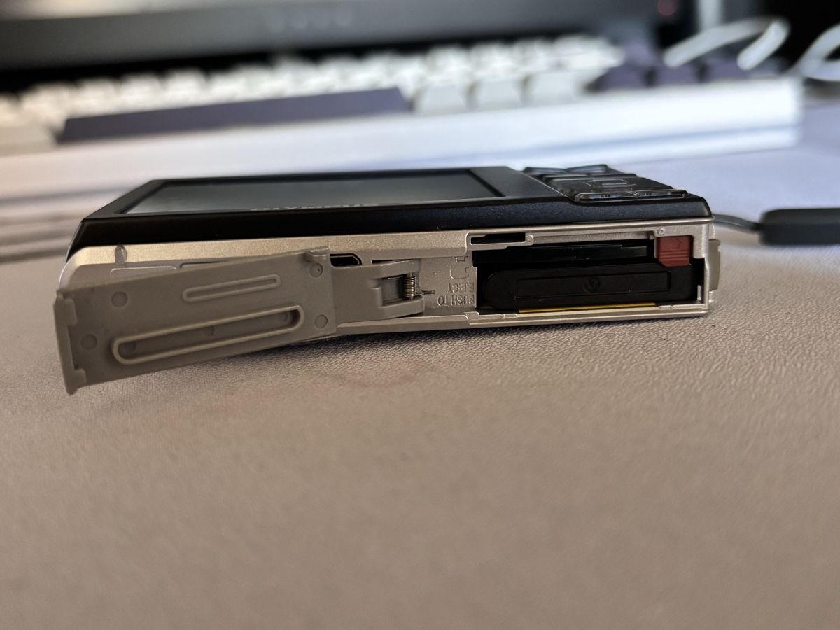 Olympus Kamera: Olympus FE-300 Digital Camera with Case Used – Gebraucht aus La Chaux-de-Fonds von joa_jk5g 2