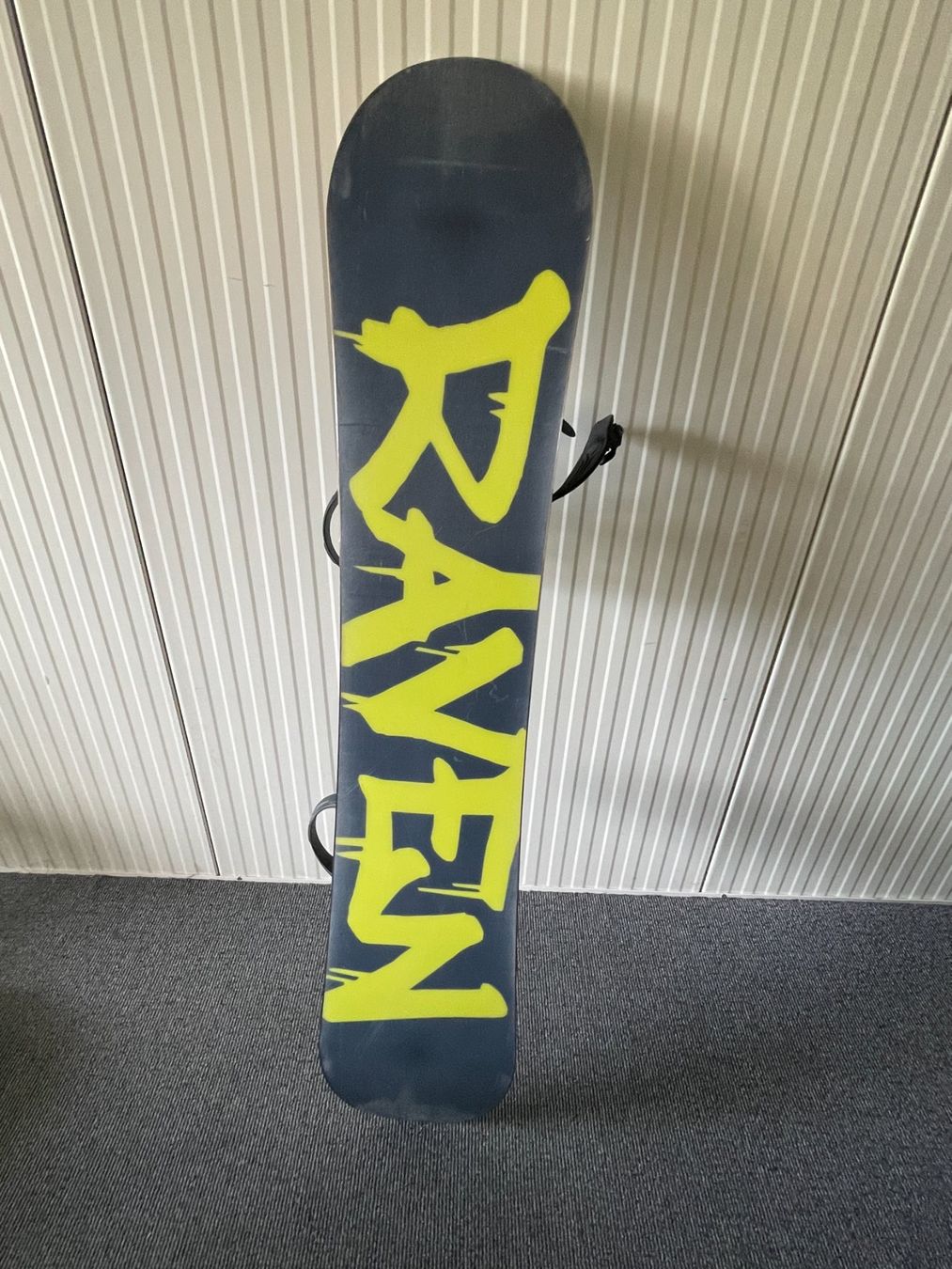 Board: Raven Snowboard mit Bindung und Tasche – Usato da Naters venduto da xandi-vs 1