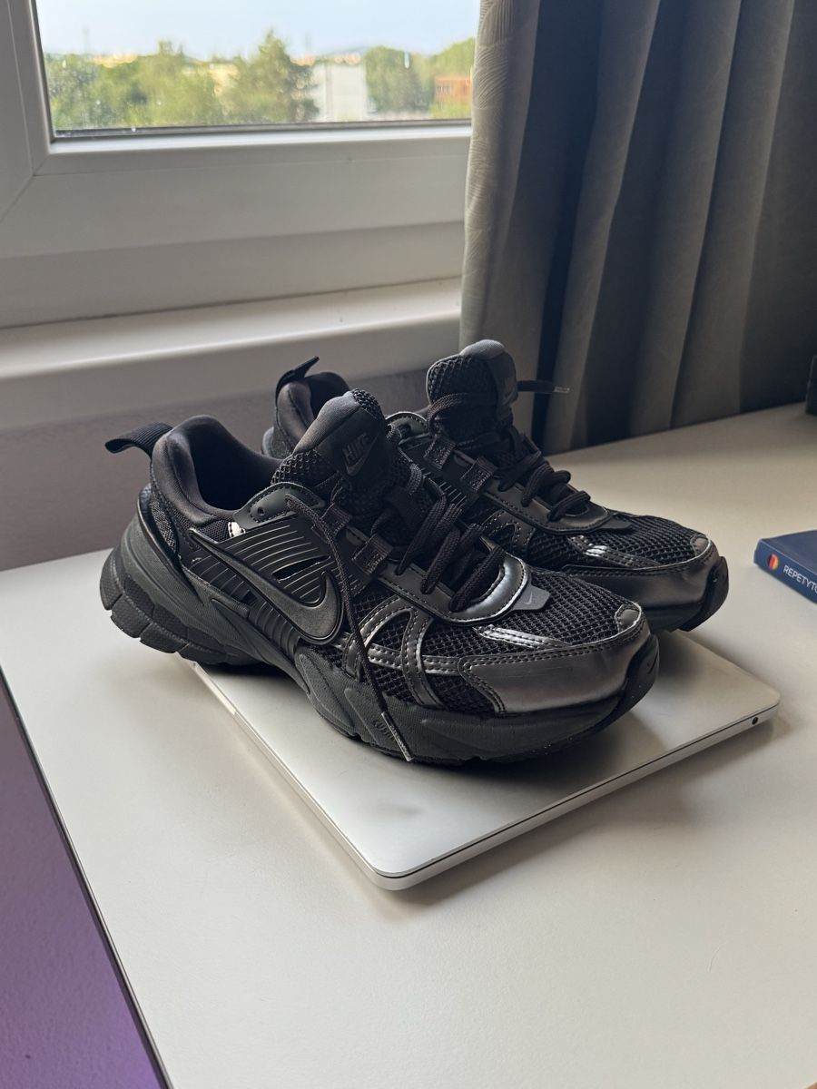 Nike Scarpe da uomo: Sneakers Nike v2k run Black Anthracite – Nuovo (secondo la descrizione) da St. Gallen venduto da sch_th5c