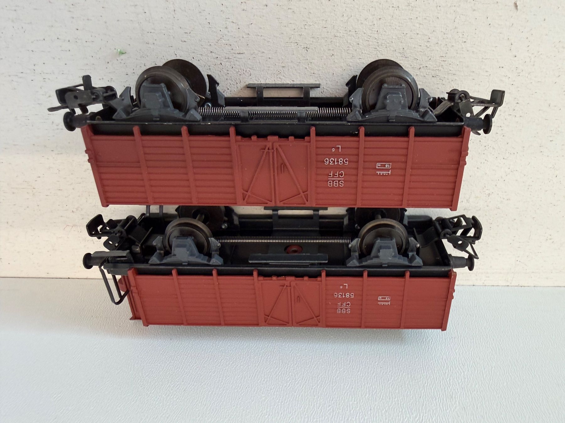 Hag Modelleisenbahnen: 2e Set Hochbord HAG 320 + 340 Güterwagen DC – Gebraucht aus Büsserach von ModellbahnDepot 2