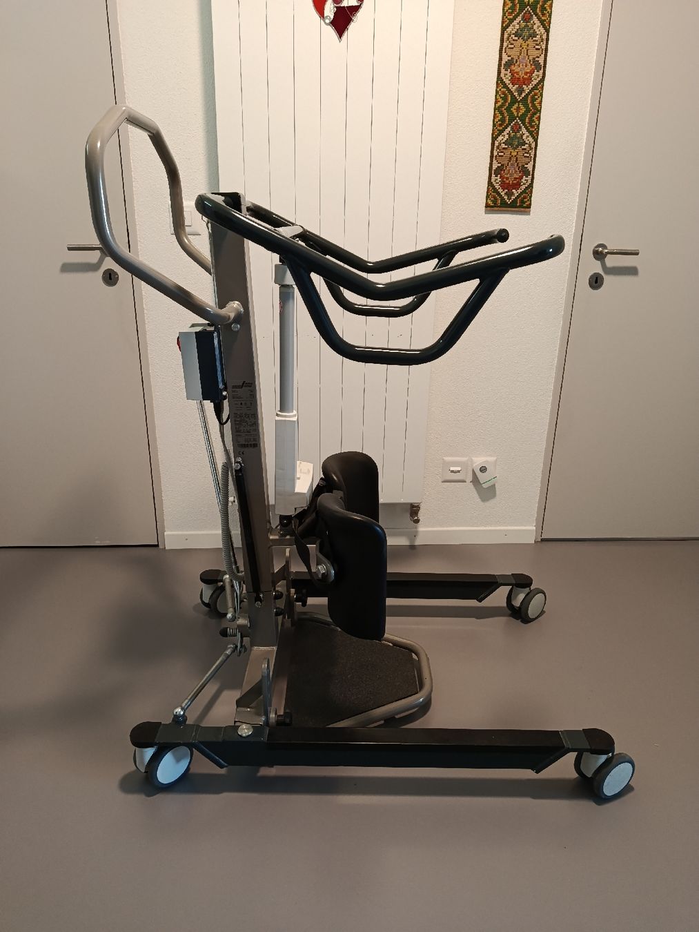 Medizinische Geräte: Elektrische Aufstehhilfe von Raisa – Gebraucht aus Sevelen von ronja666