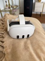 VR-Headset Meta Quest 3 mit zwei Controllern gebraucht