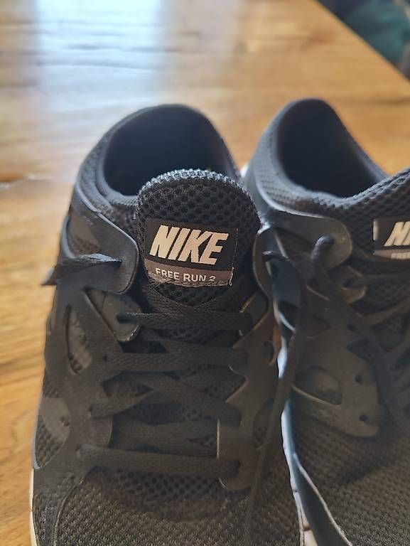 Nike Scarpe da donna: Nike Free Run 2  Baskets running  Noir  Taille EU 40.5 – Usato da Pâquier-Montbarry venduto da joris.blanc 1